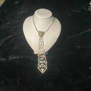 Elegant Silver Necklace with Intricate Pendant